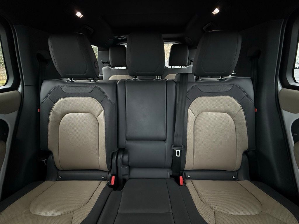 2023 Land Rover Defender 130 X-Dynamic SE CARFAX 1-OWNER