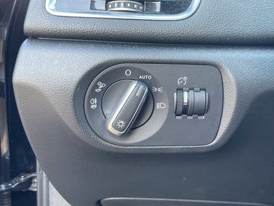 2017 Audi Q3 2.0T Premium, Pano Roof, Leather quattro