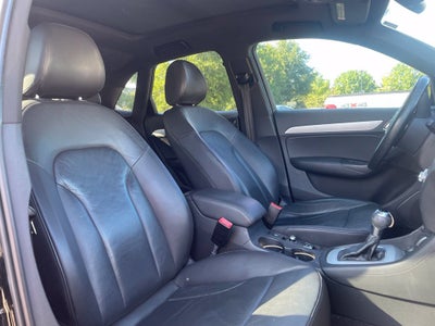 2017 Audi Q3 2.0T Premium, Pano Roof, Leather quattro
