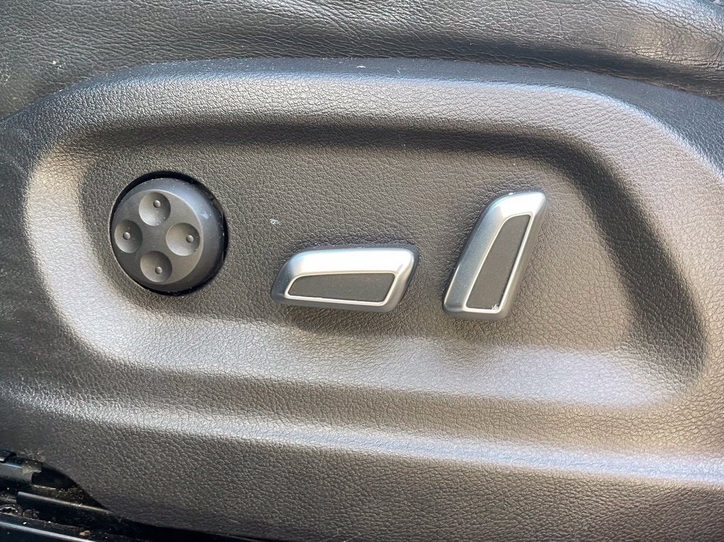 2017 Audi Q3 2.0T Premium, Pano Roof, Leather quattro