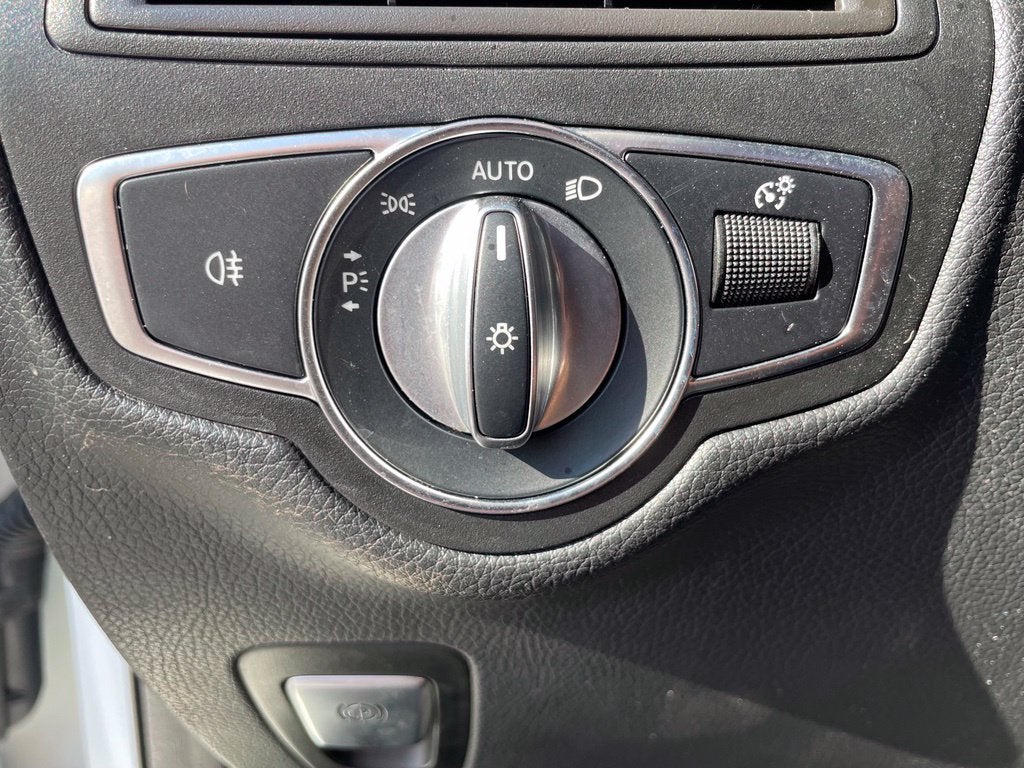 2020 Mercedes-Benz GLC GLC 300 Pano Roof, Leather, Low Miles, One Owner