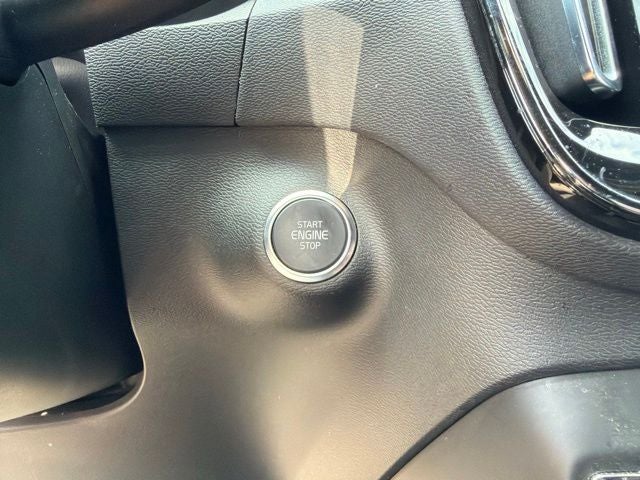 2024 Volvo XC40 B5 Core
