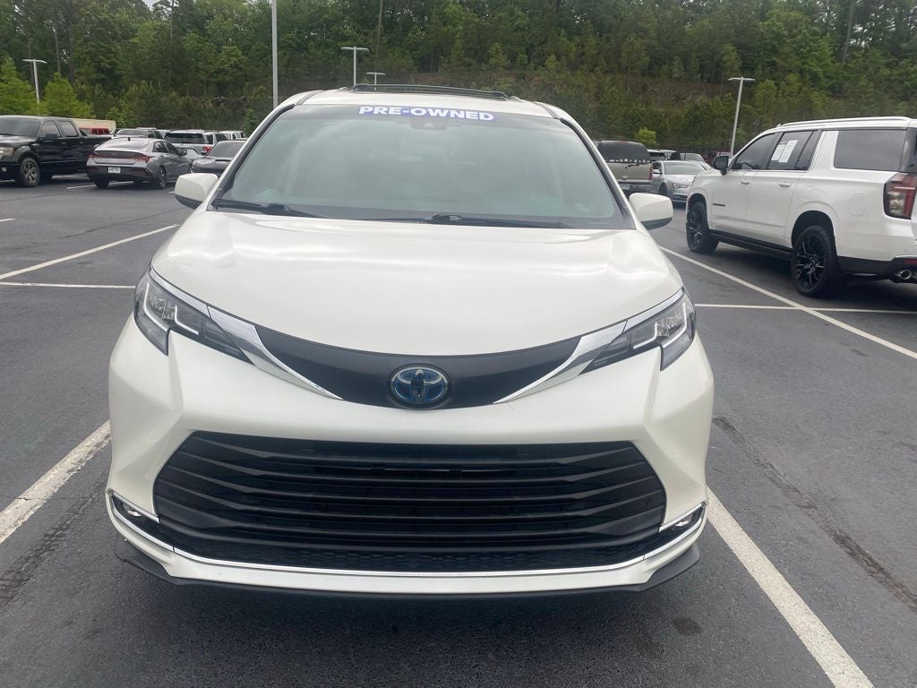 2021 Toyota Sienna XLE 8 Passenger