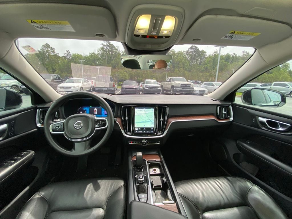 2024 Volvo S60 B5 Plus Dark Theme