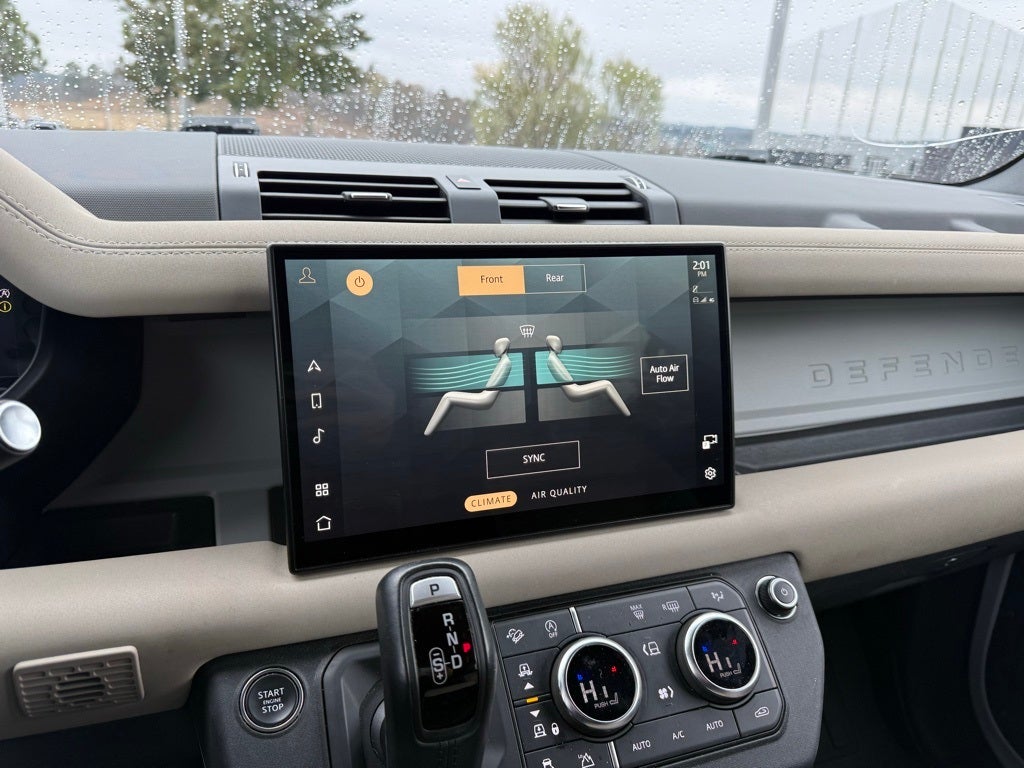 2023 Land Rover Defender 130 X-Dynamic SE