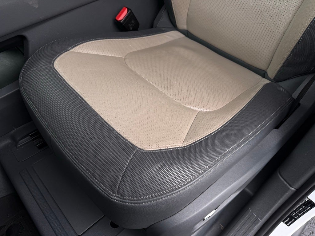 2023 Land Rover Defender 130 X-Dynamic SE