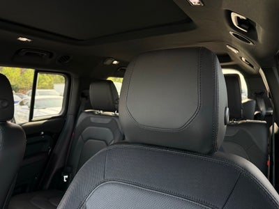 2024 Land Rover Defender 130 X-Dynamic SE