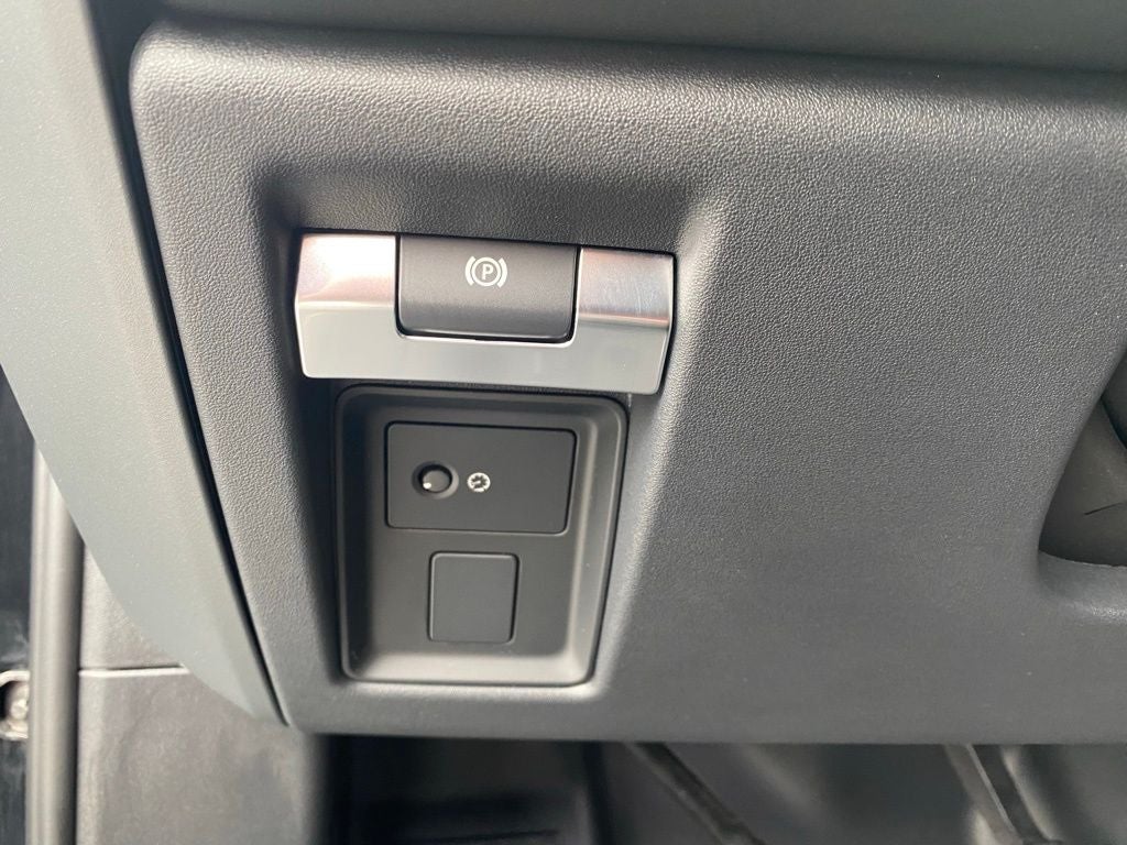 2025 Land Rover Defender 110 S