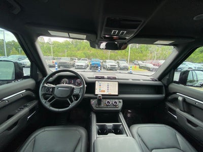 2025 Land Rover Defender 130 Outbound