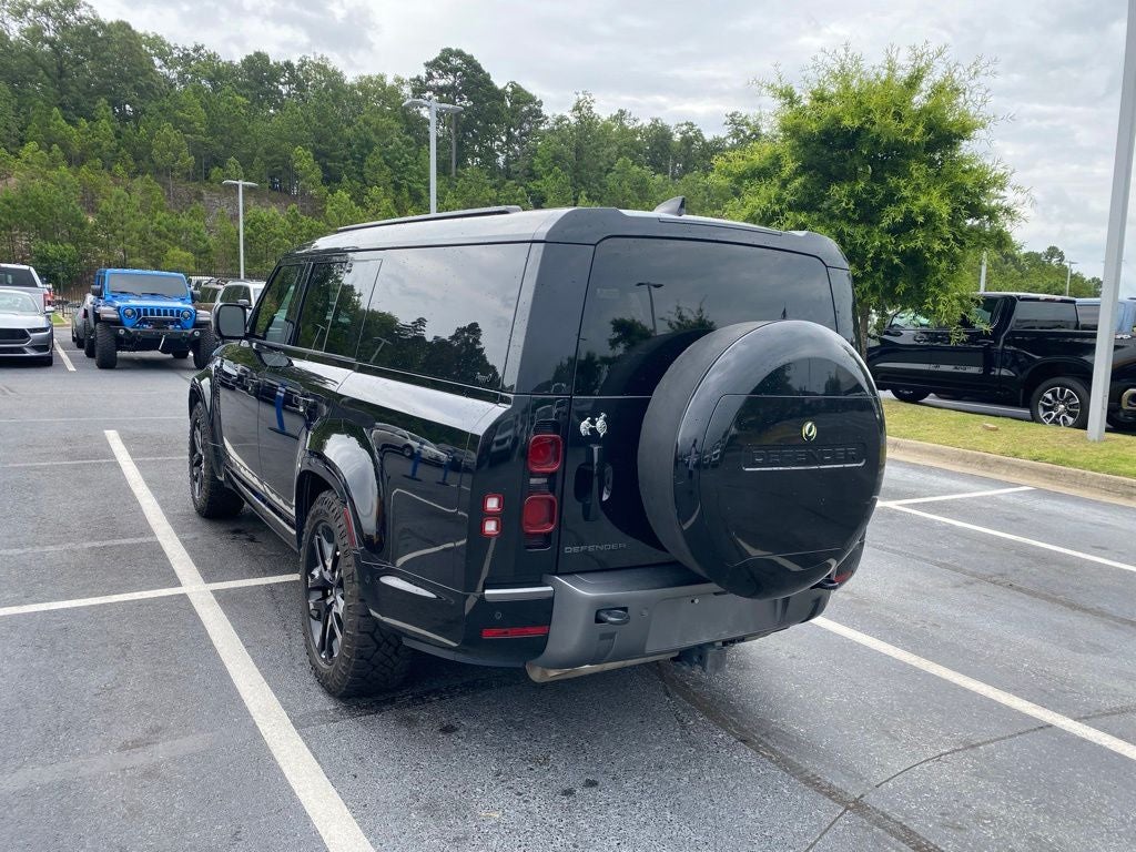 2025 Land Rover Defender 130 Outbound
