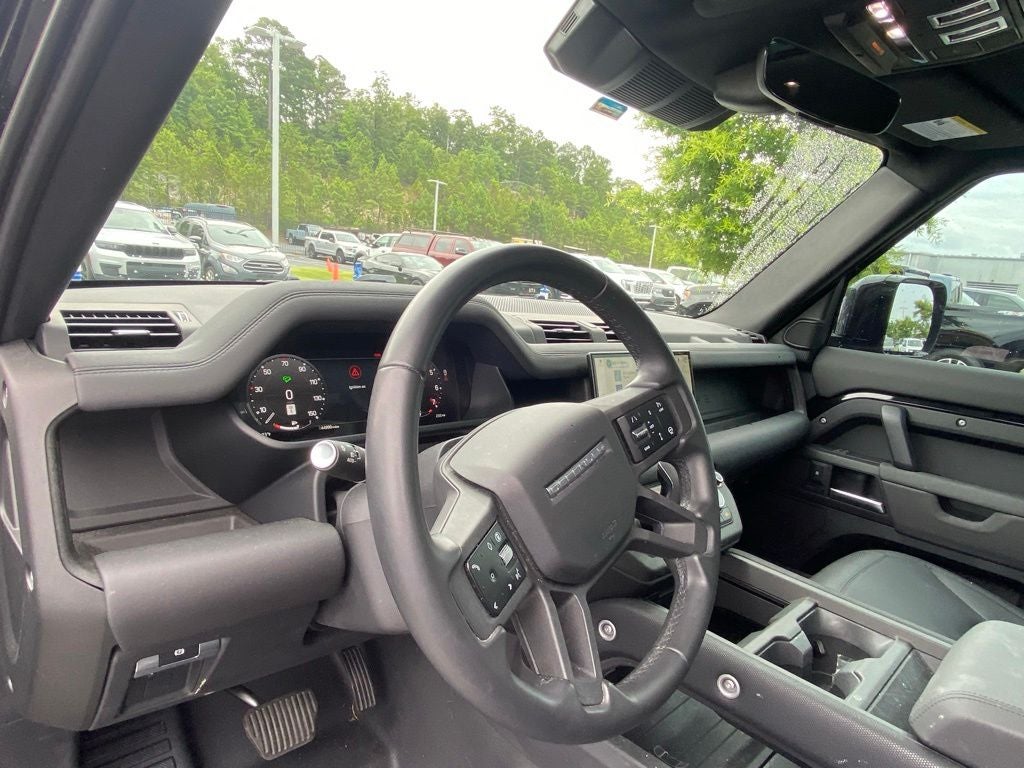 2025 Land Rover Defender 130 Outbound