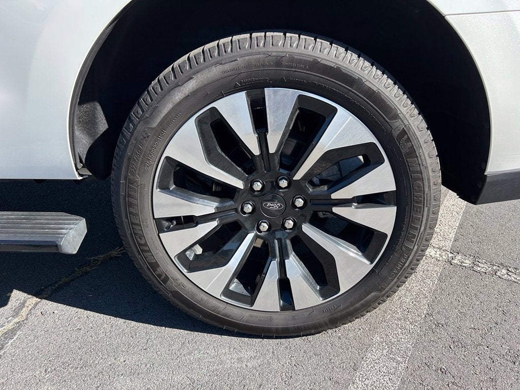 2025 Ford Expedition Platinum - 4WD - PLATINUM ULTIMATE