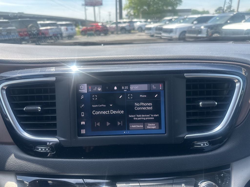 2022 Chrysler Voyager LX
