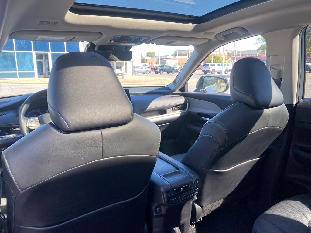 2024 Toyota Grand Highlander Platinum - AWD - CARFAX ONE OWNER - LOW MILES!