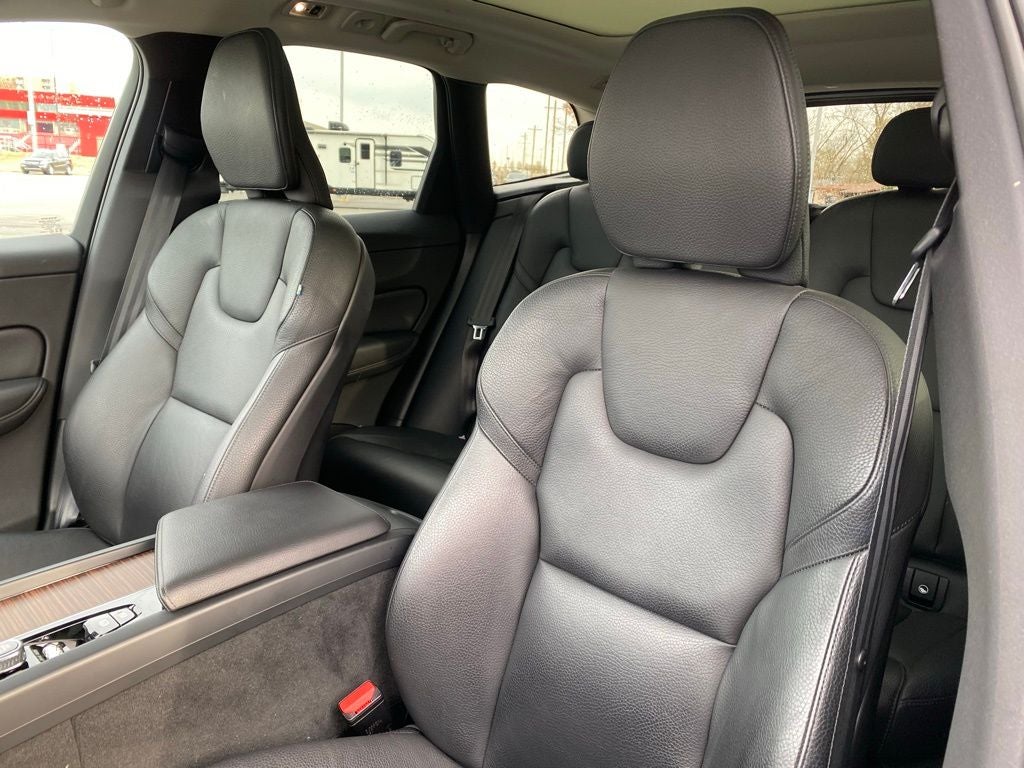 2021 Volvo XC60 T5 Momentum