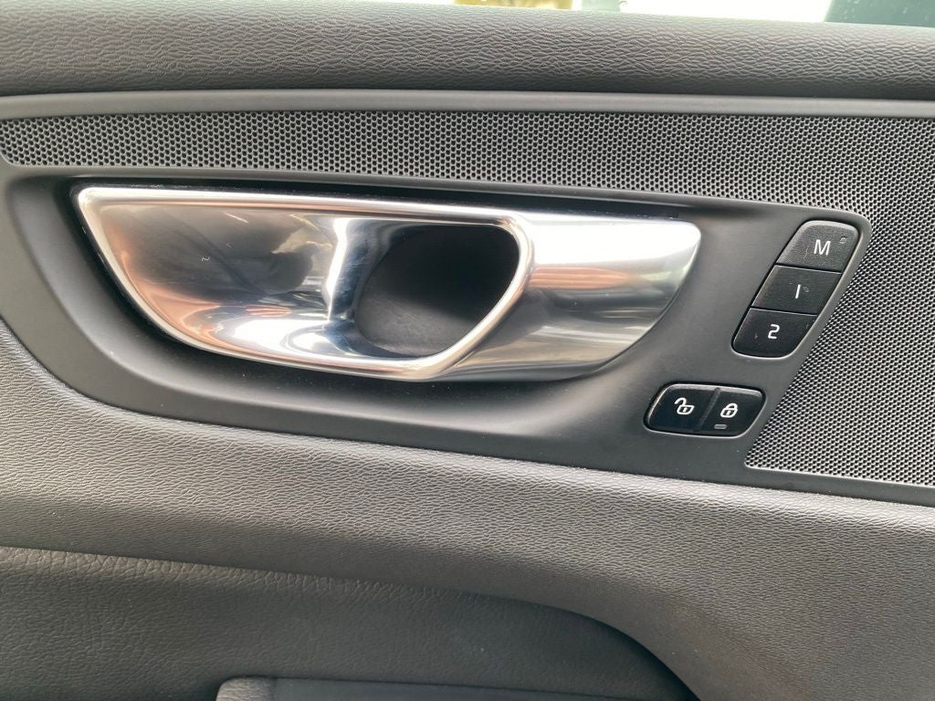 2021 Volvo XC60 T5 Momentum