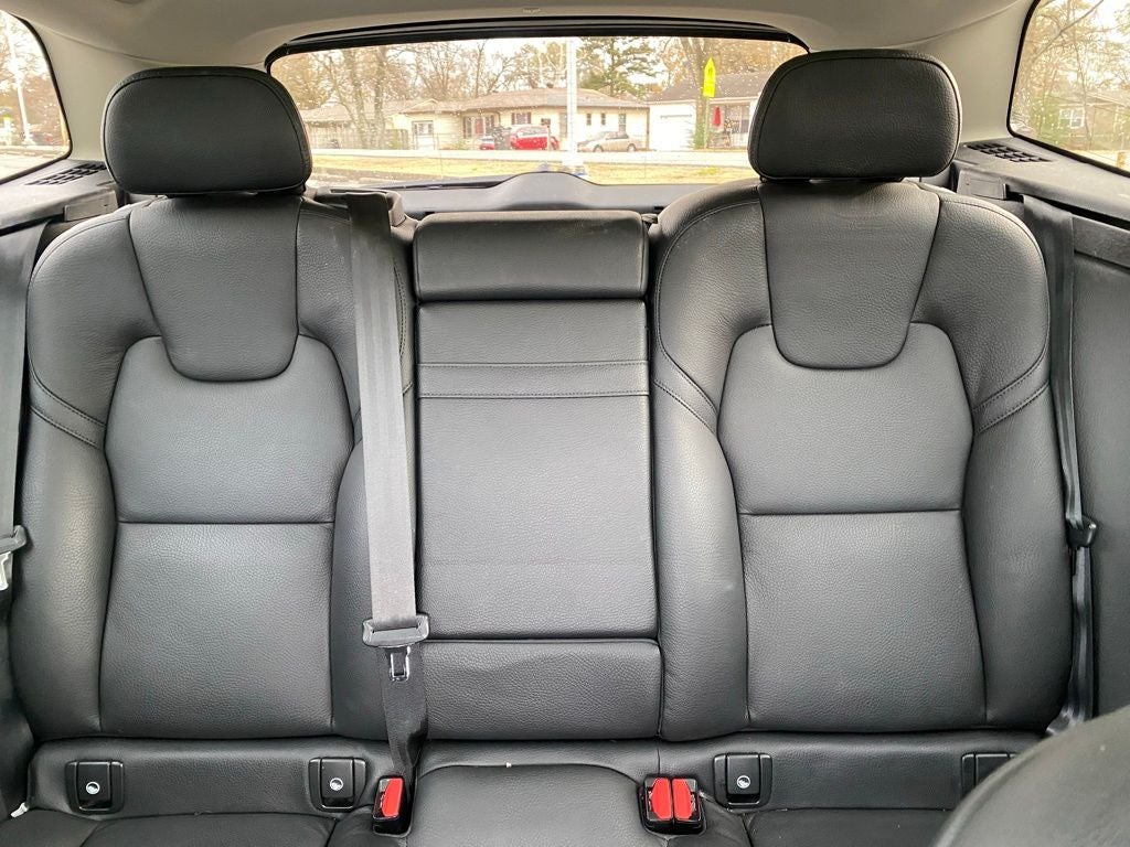 2021 Volvo XC60 T5 Momentum