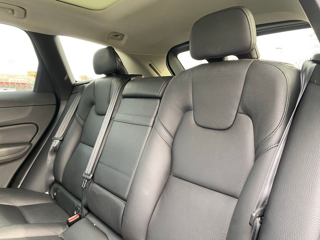 2021 Volvo XC60 T5 Momentum