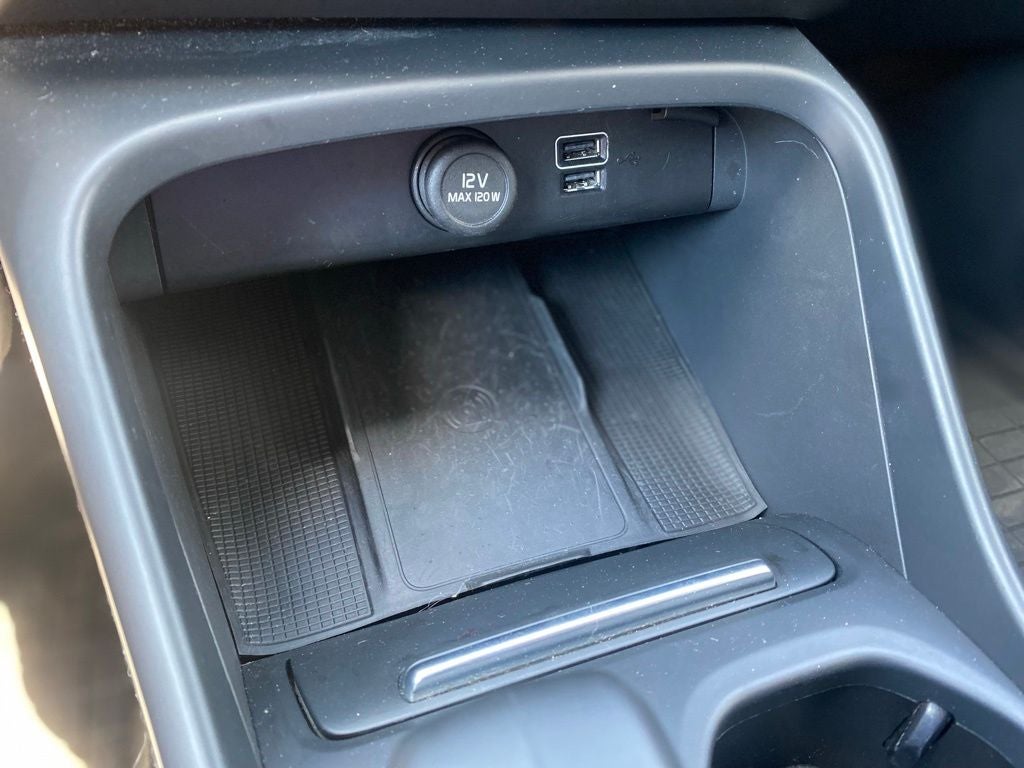2022 Volvo XC40 Momentum - AWD - PREMIUM PKG