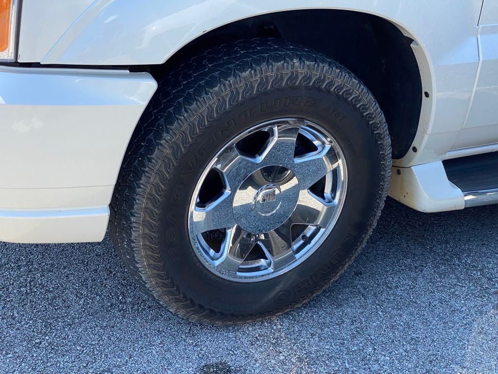 2003 Cadillac Escalade Base