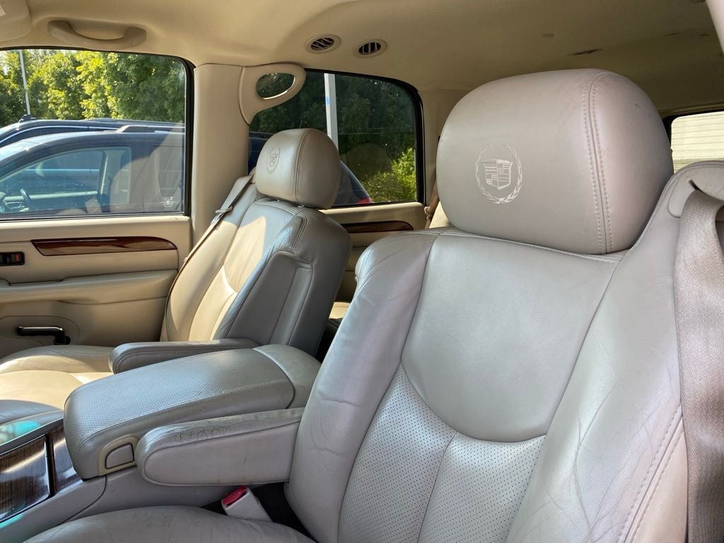 2003 Cadillac Escalade Base