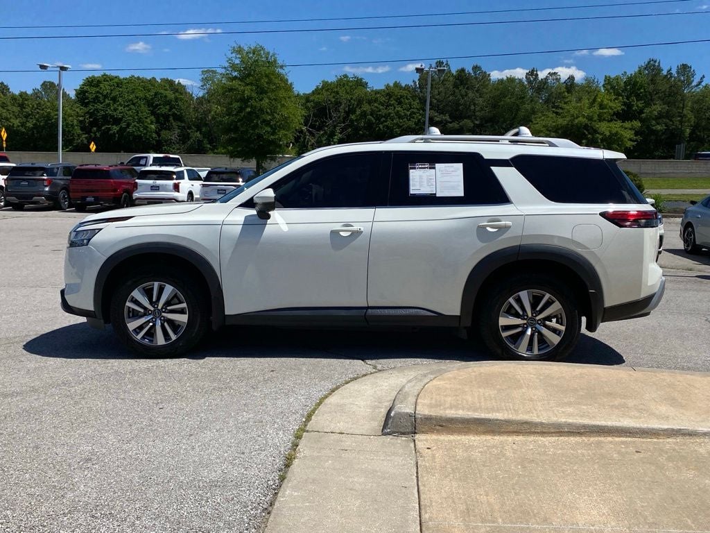 2022 Nissan Pathfinder SL