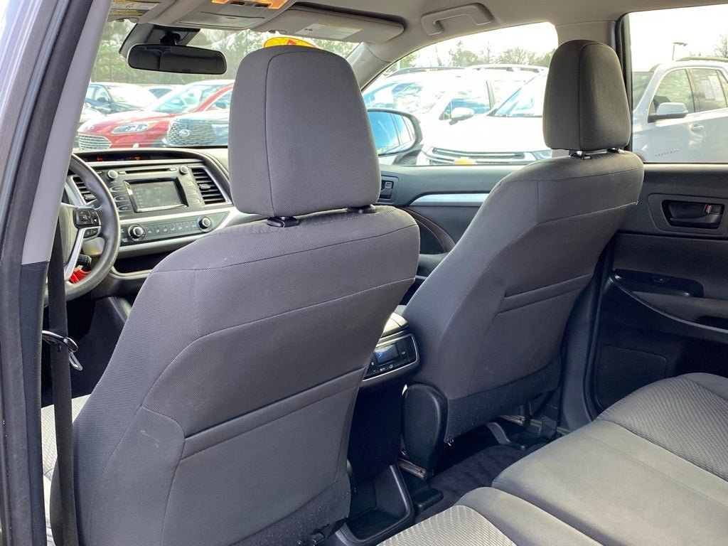 2017 Toyota Highlander LE LOW MILES 3RD ROW