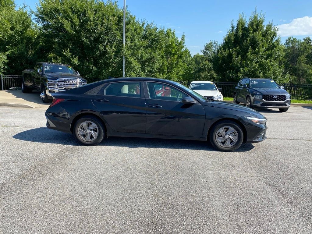 2025 Hyundai Elantra SE