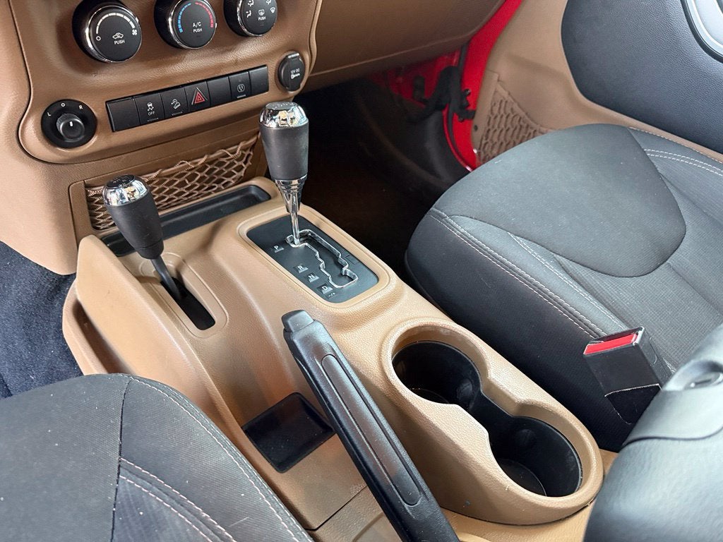 2016 Jeep Wrangler Unlimited Sahara - 4WD / CARFAX ONE OWNER