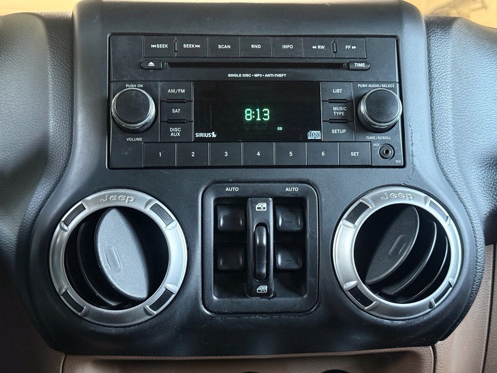 2016 Jeep Wrangler Unlimited Sahara - 4WD / CARFAX ONE OWNER