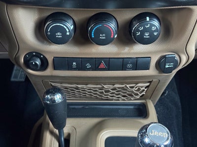 2016 Jeep Wrangler Unlimited Sahara - 4WD / CARFAX ONE OWNER