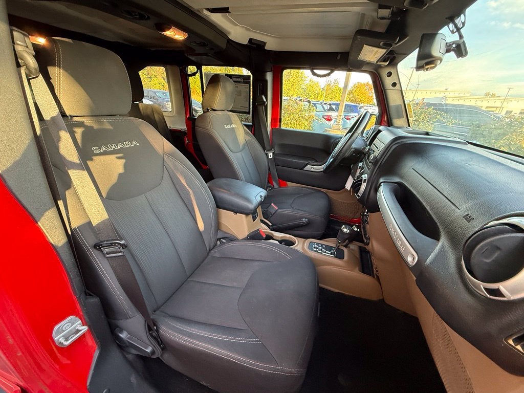 2016 Jeep Wrangler Unlimited Sahara - 4WD / CARFAX ONE OWNER