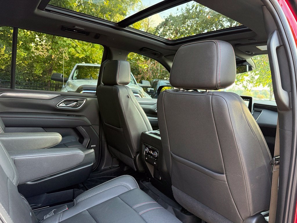 2024 Chevrolet Suburban RST - 4WD / PANORAMIC SUNROOF / CLEAN CARFAX