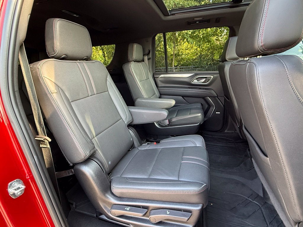 2024 Chevrolet Suburban RST - 4WD / PANORAMIC SUNROOF / CLEAN CARFAX