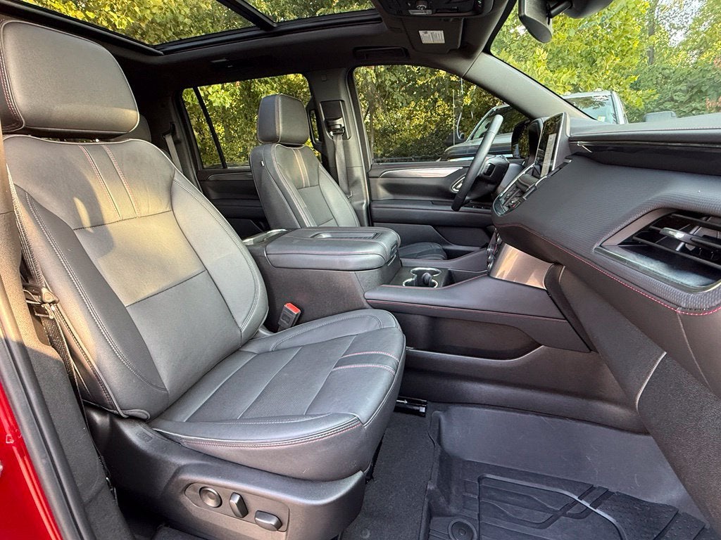 2024 Chevrolet Suburban RST - 4WD / PANORAMIC SUNROOF / CLEAN CARFAX