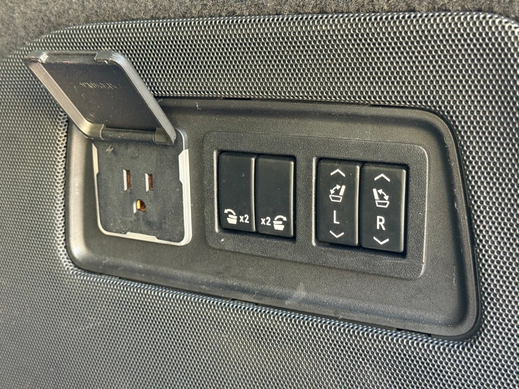 2021 Cadillac Escalade ESV Sport Platinum PANO MOONROOF / 4x4 / CLEAN CARFAX