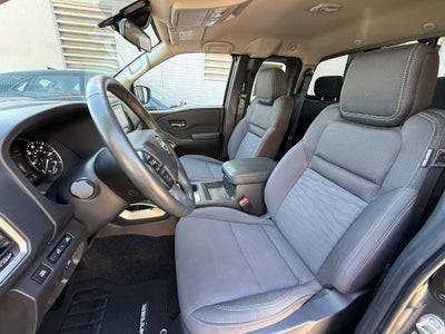 2024 Nissan Frontier SV - 4WD / CLEAN CARFAX / ONE OWNER