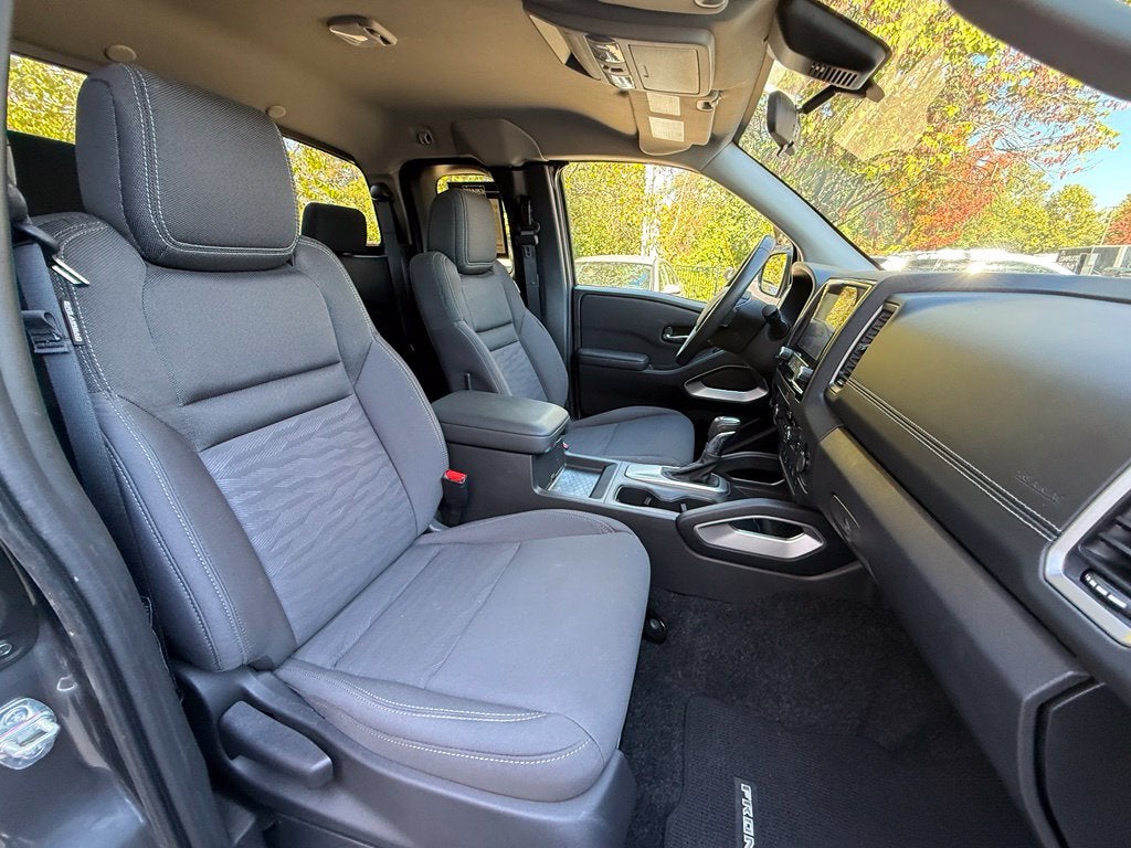 2024 Nissan Frontier SV - 4WD / CLEAN CARFAX / ONE OWNER