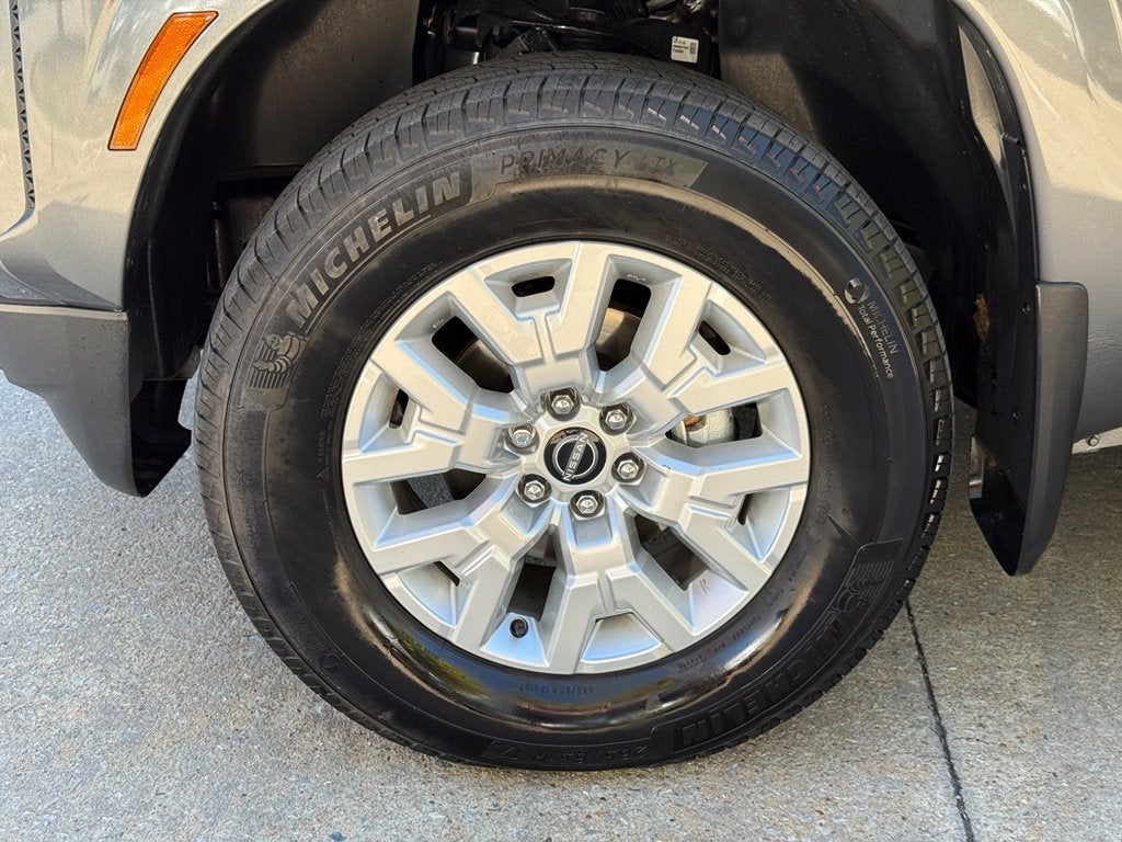 2024 Nissan Frontier SV - 4WD / CLEAN CARFAX / ONE OWNER