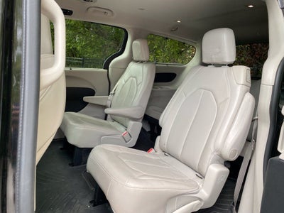 2018 Chrysler Pacifica Touring L - CLEAN CARFAX