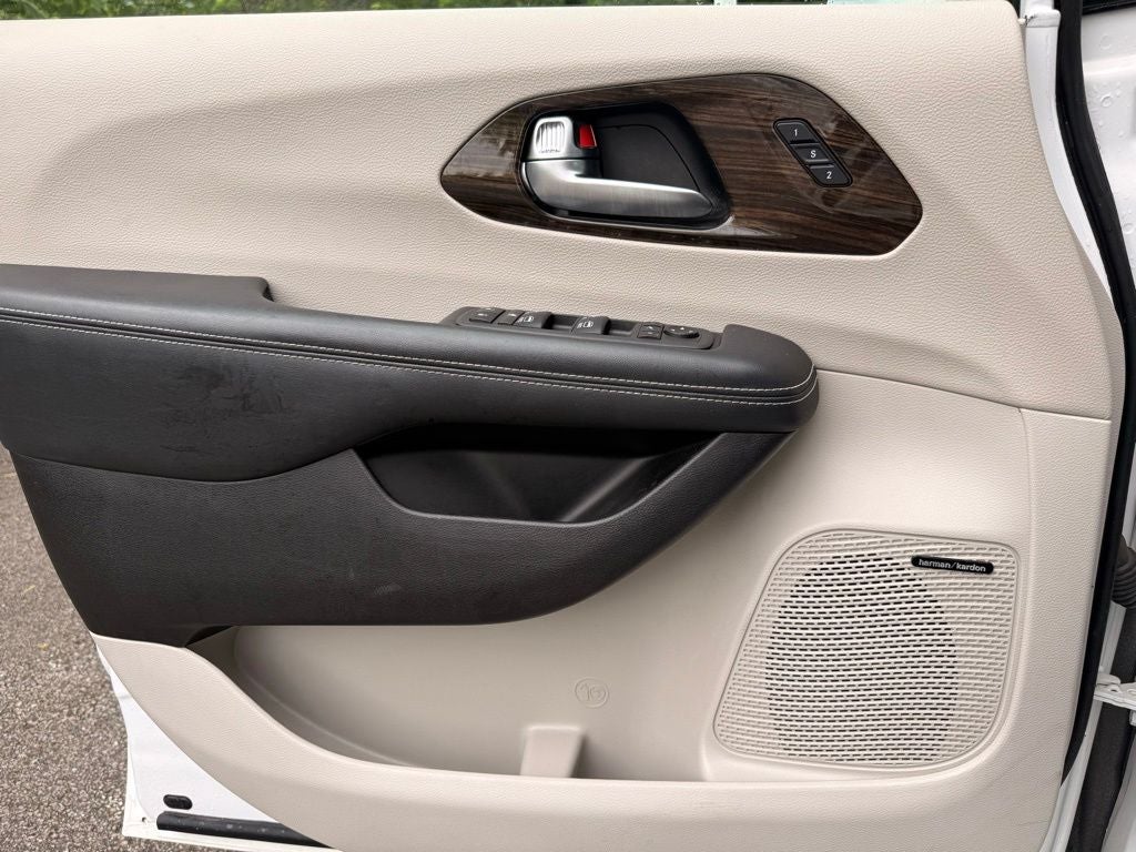 2022 Chrysler Pacifica Limited SOCCER MOM EDITION