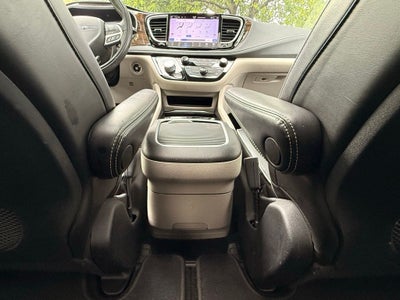 2022 Chrysler Pacifica Limited SOCCER MOM EDITION