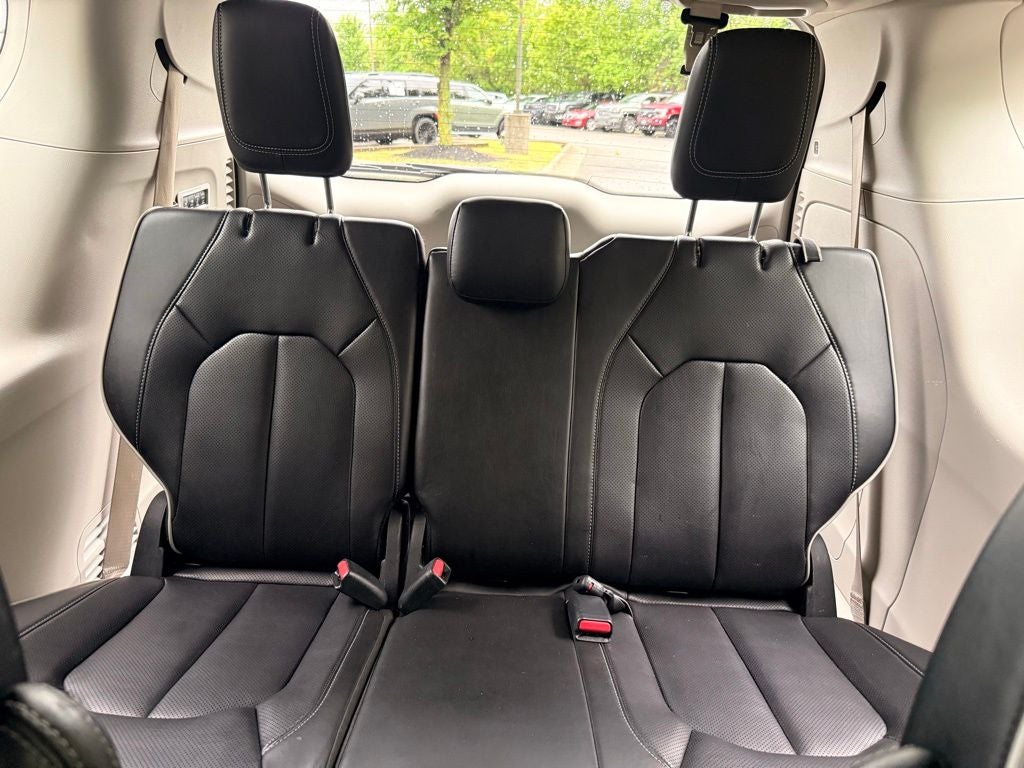 2022 Chrysler Pacifica Limited SOCCER MOM EDITION