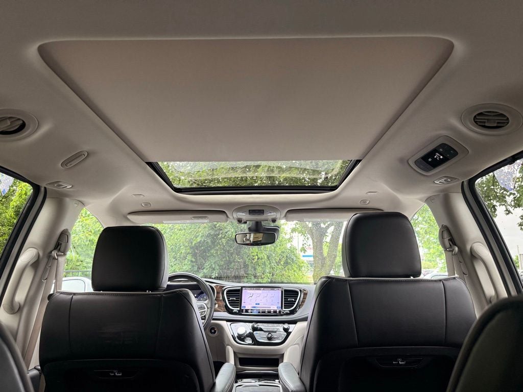 2022 Chrysler Pacifica Limited SOCCER MOM EDITION