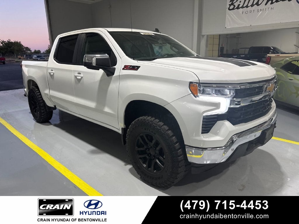 2025 Chevrolet Silverado 1500 LT - 4WD / LIFTED! / CLEAN CARFAX