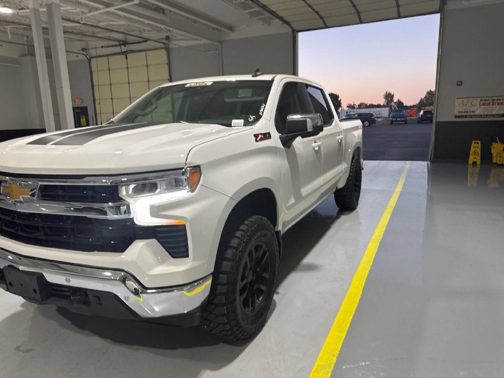 2025 Chevrolet Silverado 1500 LT - 4WD / LIFTED! / CLEAN CARFAX