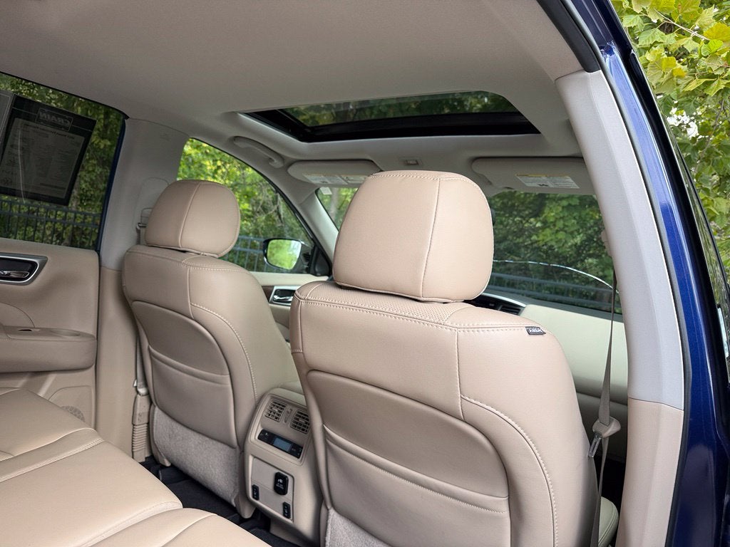 2017 Nissan Pathfinder Platinum - 4WD / DUAL SUNROOF / CLEAN CARFAX