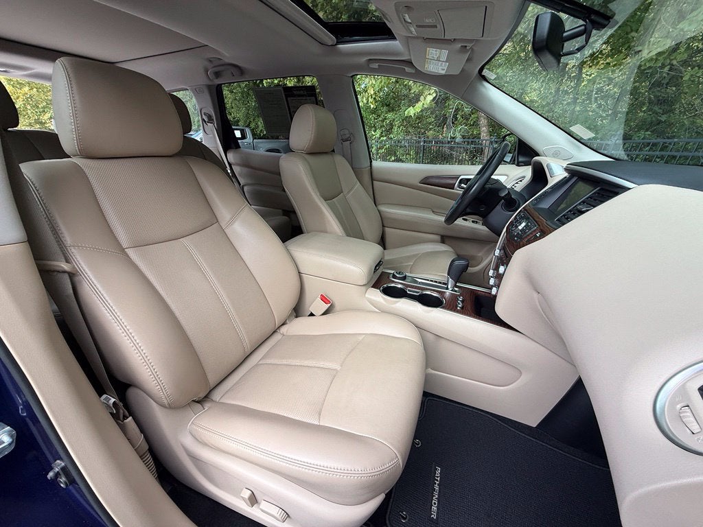 2017 Nissan Pathfinder Platinum - 4WD / DUAL SUNROOF / CLEAN CARFAX