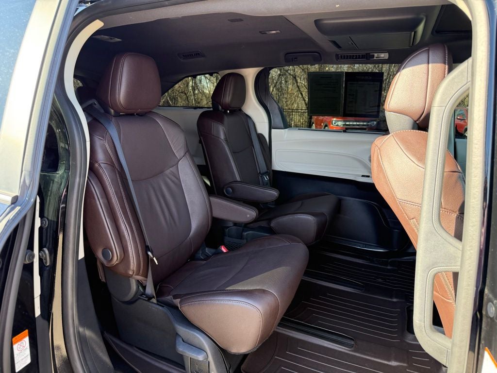 2024 Toyota Sienna Platinum 7 Passenger
