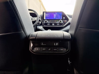 2025 Toyota Highlander XLE - AWD / SUNROOF / CLEAN CARFAX